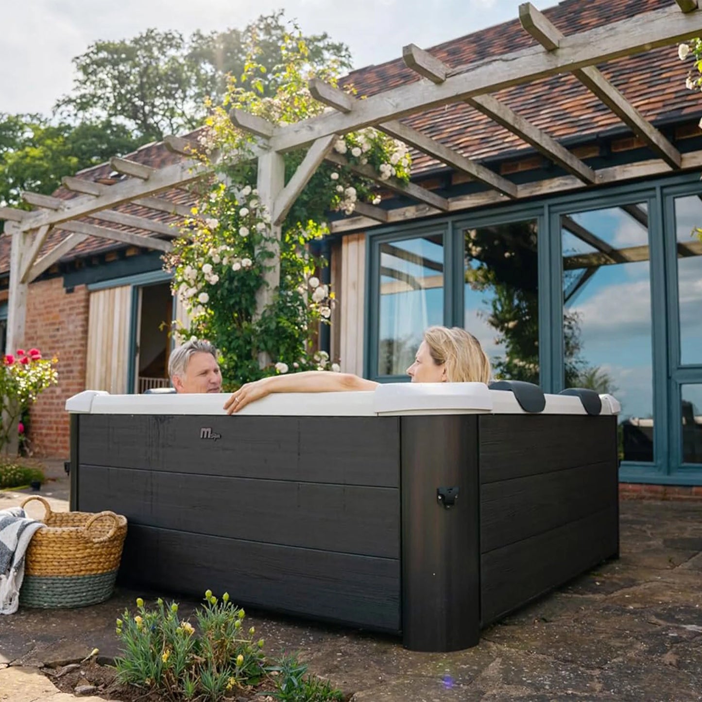 Square Bubble Spa, Hot Tub W/Hard Exterior & Soft Lined Interior, Oslo